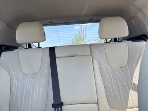 Used 2024 Buick Encore GX Avenir w/ Avenir Convenience Package FWD image 17