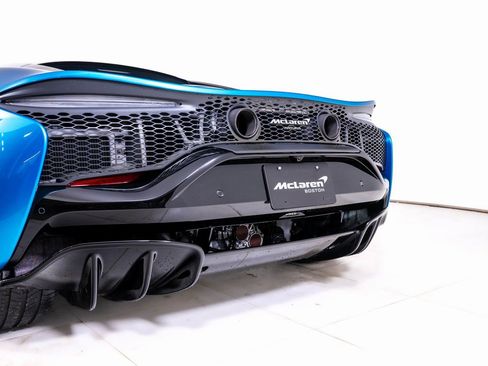 Used 2024 McLaren Artura RWD image 11