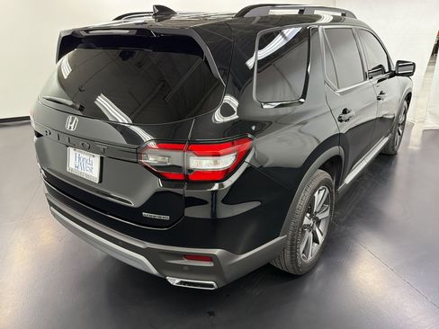 Certified 2023 Honda Pilot Touring image 9