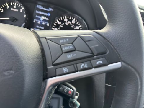 Used 2017 Nissan Rogue S image 25