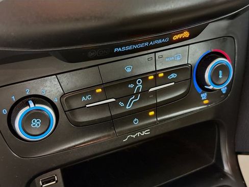 Used 2018 Ford Focus SE FWD image 16
