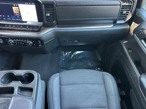 Used 2024 Chevrolet Silverado 1500 LT AWD/4WD image 28