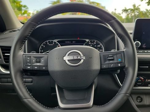 Used 2025 Nissan Rogue SV FWD image 19