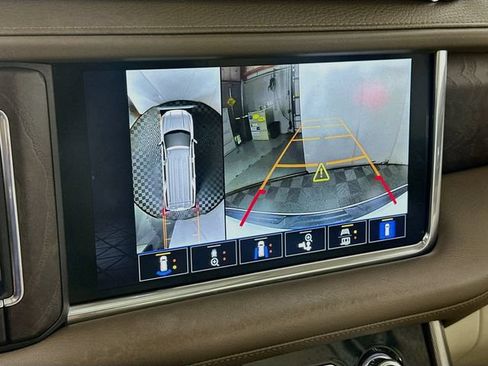 Used 2023 GMC Yukon XL Denali AWD/4WD image 19