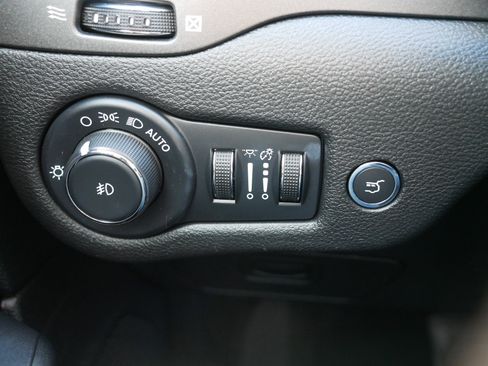 Used 2022 Jeep Cherokee Trailhawk w/ Premium Leather Package AWD/4WD image 26