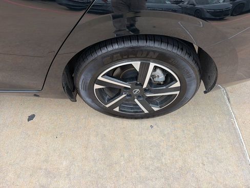 Used 2024 Nissan Sentra SV FWD image 9