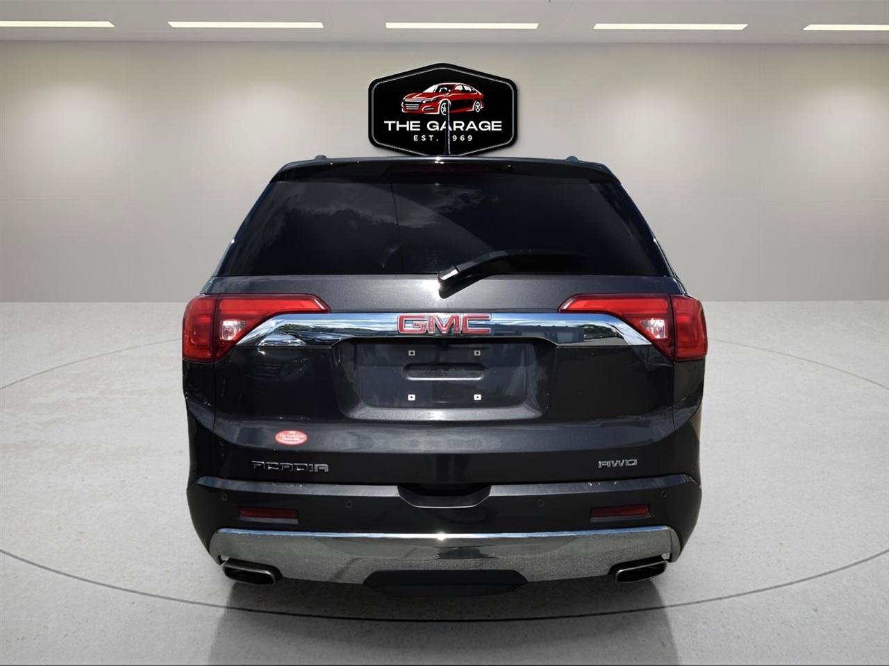 Used 2017 GMC Acadia Denali w/ Technology Package AWD/4WD image 5