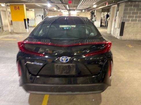 Used 2022 Toyota Prius Prime LE FWD image 4