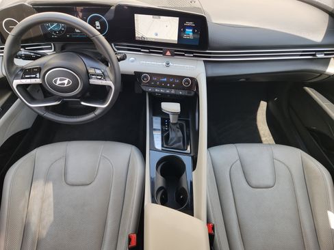 Used 2025 Hyundai Elantra Limited FWD image 28