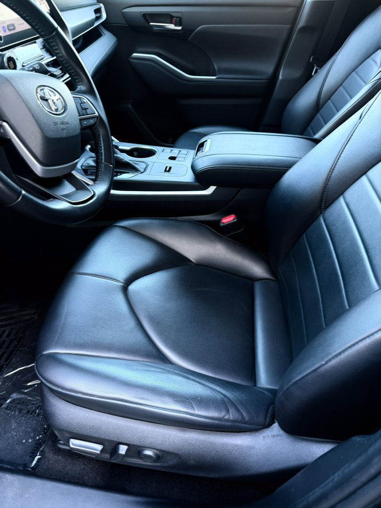 Used 2023 Toyota Highlander XLE AWD/4WD image 8