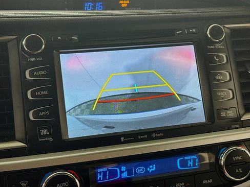 Used 2016 Toyota Highlander Limited Platinum image 3