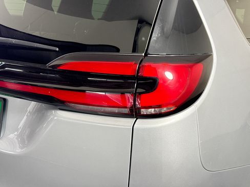 Used 2022 Chrysler Pacifica Pinnacle AWD/4WD image 32