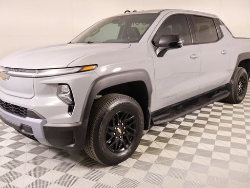 Used 2025 Chevrolet Silverado EV LT AWD/4WD image 11