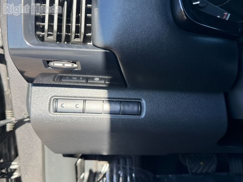 Used 2024 Nissan Pathfinder SV image 15