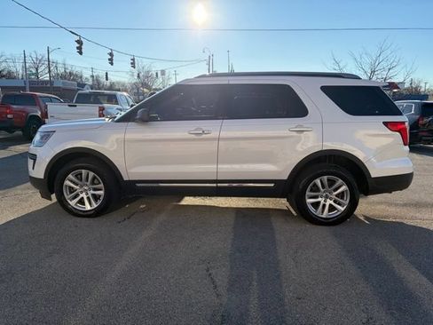 Used 2019 Ford Explorer XLT AWD/4WD image 3
