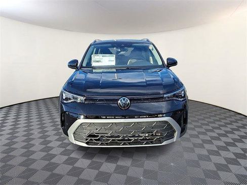 New 2025 Volkswagen Taos SE image 2