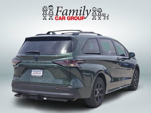 Used 2025 Toyota Sienna XLE Woodland Edition AWD/4WD image 4