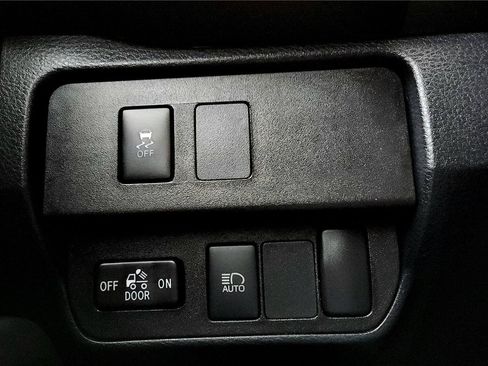 Used 2022 Toyota Tacoma SR image 32