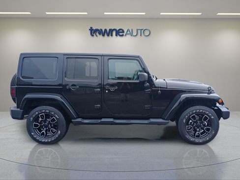Used 2018 Jeep Wrangler Unlimited Sahara AWD/4WD image 6