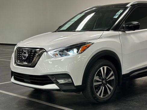 Used 2020 Nissan Kicks SR w/ SR Premium Package FWD image 11