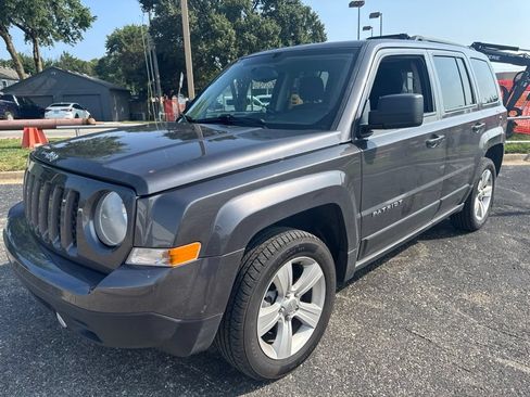 Used 2014 Jeep Patriot Latitude AWD/4WD image 6