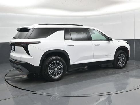 Used 2026 Chevrolet Traverse LT FWD image 32