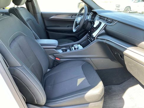 Certified 2025 Jeep Grand Cherokee L Laredo w/ Trailer Tow Package AWD/4WD image 21