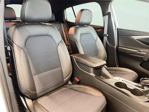Used 2025 Buick Envista Preferred image 10