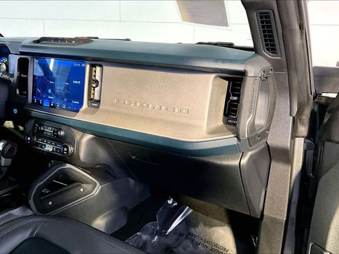 Used 2024 Ford Bronco Outer Banks w/ Sasquatch Package AWD/4WD image 19