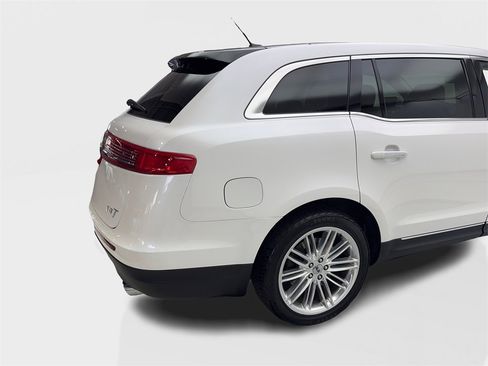 Used 2019 Lincoln MKT AWD image 16