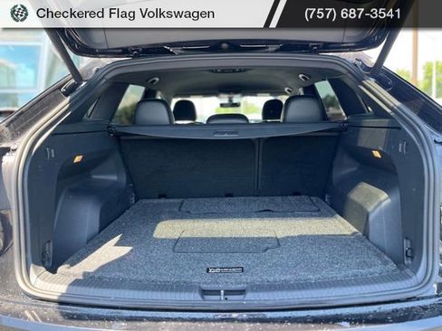 Used 2022 Volkswagen Atlas Cross Sport SE FWD image 31