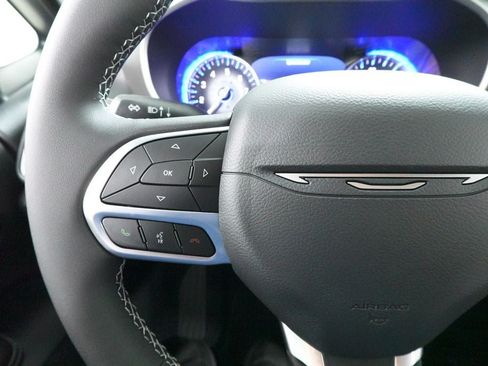 New 2027 Chrysler Pacifica Select FWD image 11
