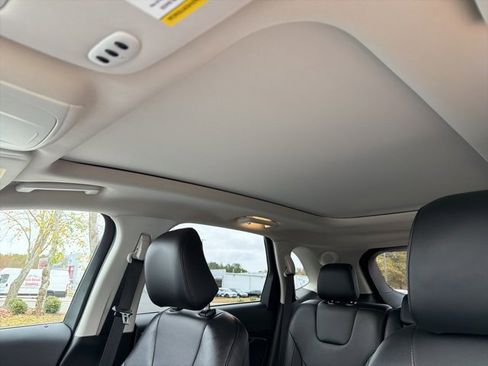 Used 2022 Ford Edge Titanium image 33