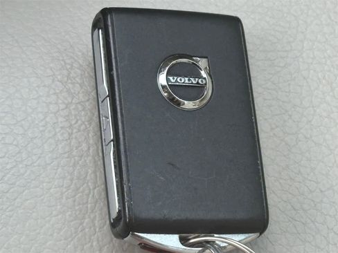 Used 2017 Volvo S90 T5 Momentum w/ Vision Package image 30