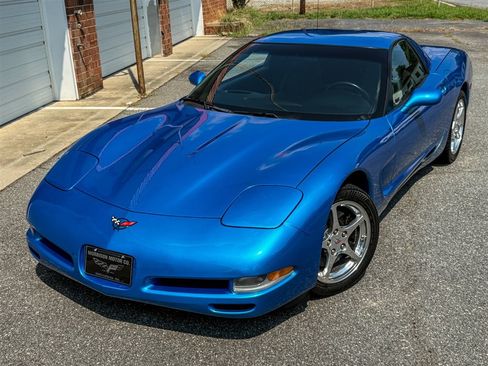Used 1999 Chevrolet Corvette Coupe w/ Lighting Pkg RWD image 6