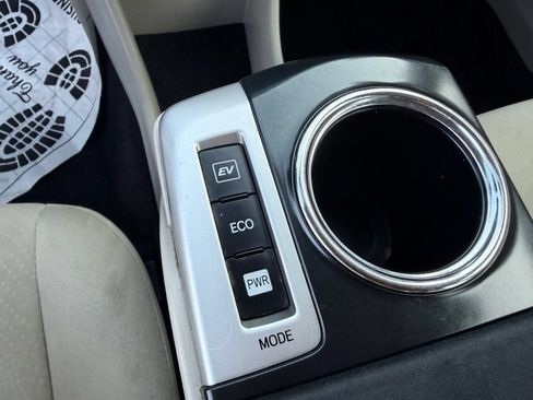 Used 2013 Toyota Prius V Two FWD image 19