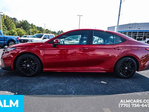 Used 2025 Toyota Camry SE image 10