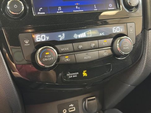 Used 2020 Nissan Rogue SV image 37