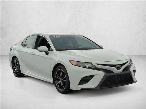 Used 2018 Toyota Camry SE w/ Convenience Package image 3