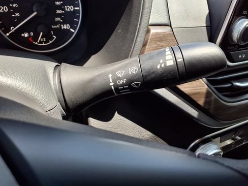 Used 2025 Nissan Altima 2.5 SV FWD image 12