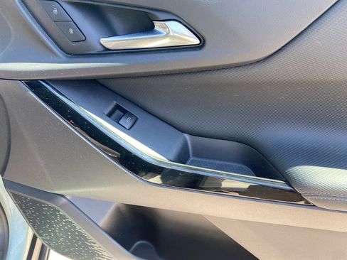 Used 2025 Chevrolet Equinox LT image 35