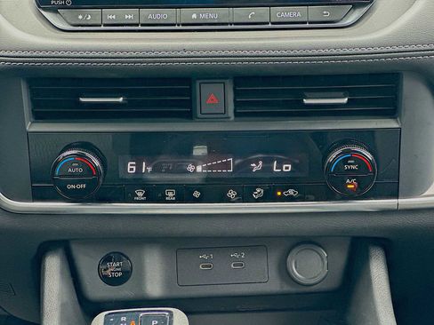 Used 2024 Nissan Rogue SV FWD image 16