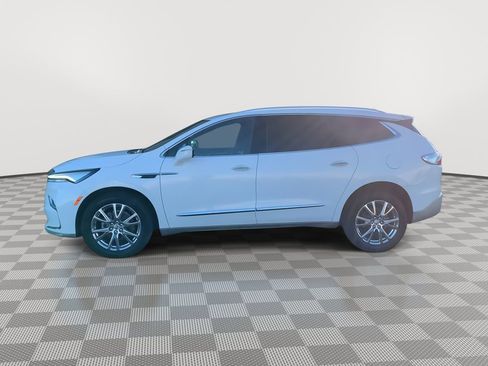 Used 2023 Buick Enclave Essence image 4