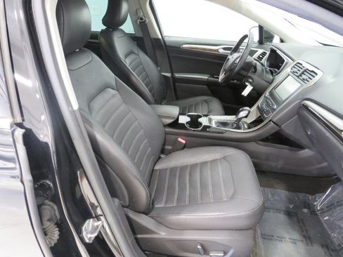 Used 2016 Ford Fusion SE w/ Equipment Group 202A FWD image 10