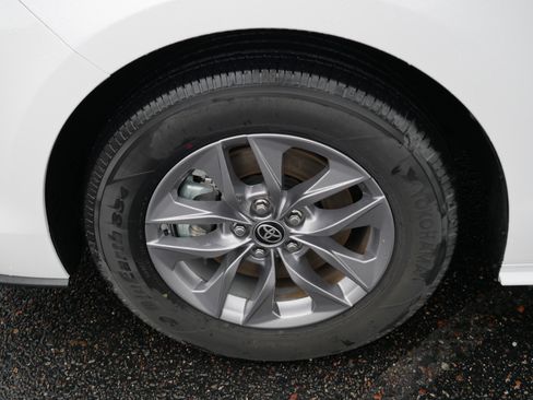 Certified 2025 Toyota Sienna LE FWD image 15