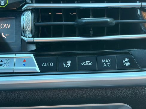 Used 2020 BMW X7 xDrive40i w/ M Sport Package image 28