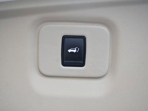 Used 2017 Nissan Pathfinder Platinum w/ Family Entertainment Package AWD/4WD image 47