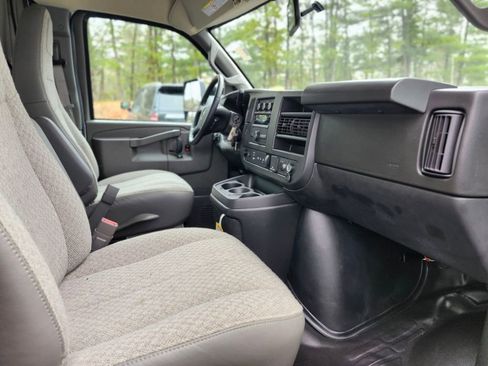 Used 2022 Chevrolet Express 3500 w/ Power Convenience Package RWD image 9