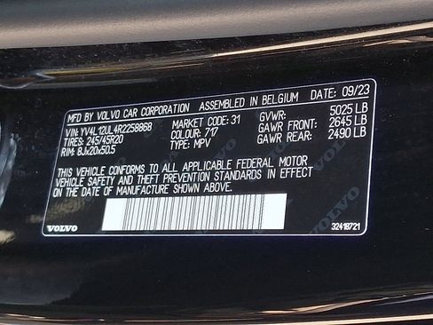 Certified 2024 Volvo XC40 B5 Plus w/ Protection Package Premier AWD/4WD image 29