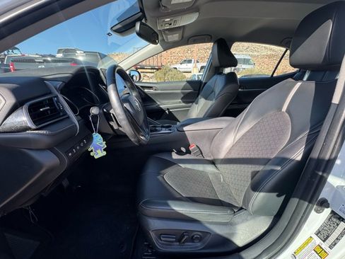 Used 2023 Toyota Camry XSE image 9
